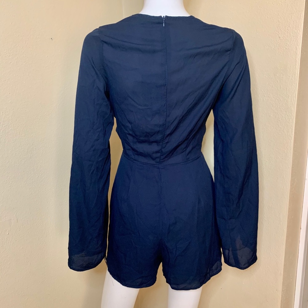Prettylittlething bell sleeve playsuit - Picture 7 of 9